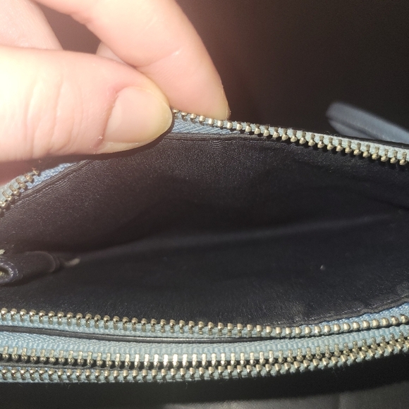 EUC Coach pebbled leather wristlet double zip - Picture 6 of 13